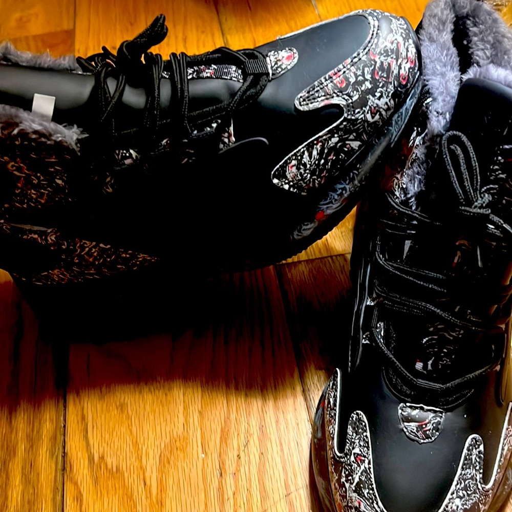 Brand new never wore size 11 in men’s gym shoe with a fur inside tags still on